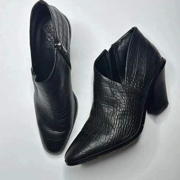 Vince Camuto’s embossed, leather ankle boots black size 10 medium - Picture 3 of 8